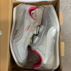 PUMA whirlwind Glitz Sneaker size 2.5